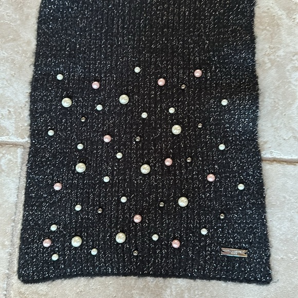 Karl Lagerfeld black with silver scarf adorned with multicolored pearls. - Picture 2 of 8